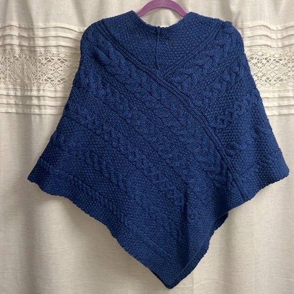 Aran Crafts Ireland Merino Wool poncho - Picture 3 of 4